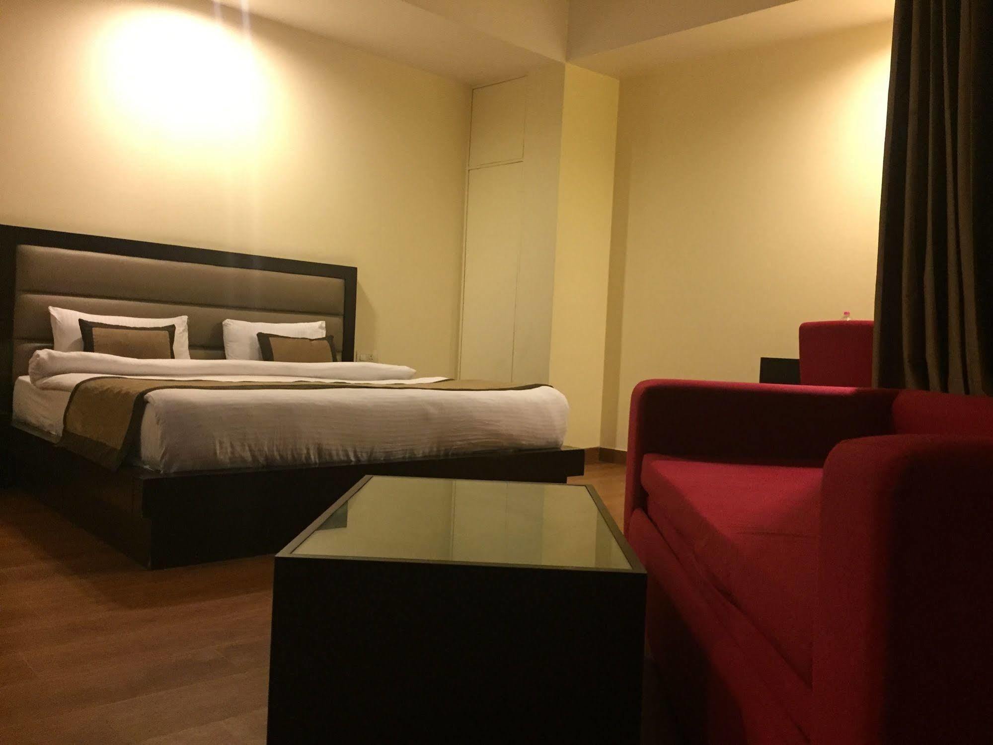 Hotel Aura @Airport Νέο Δελχί Εξωτερικό φωτογραφία