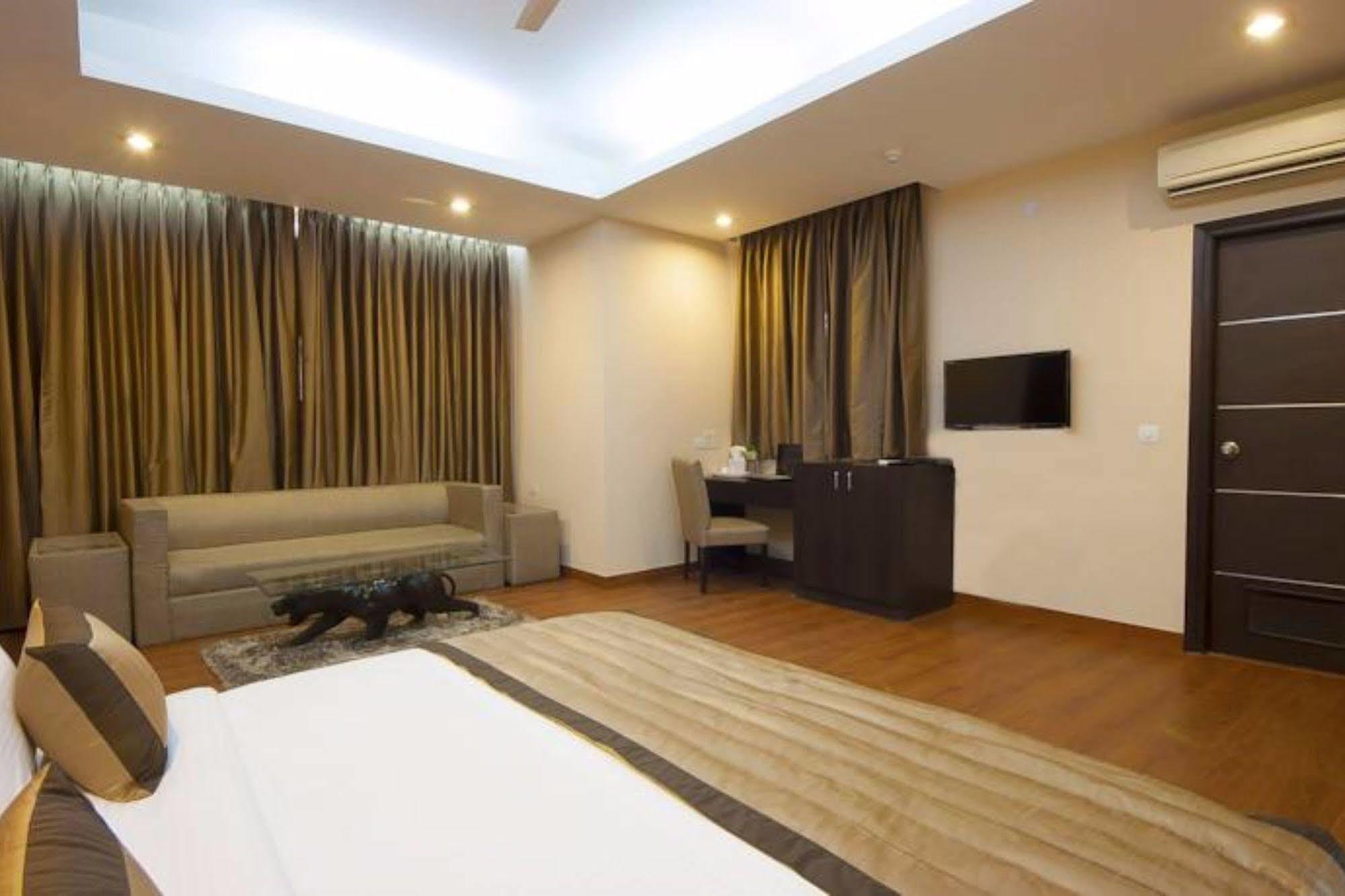 Hotel Aura @Airport Νέο Δελχί Εξωτερικό φωτογραφία