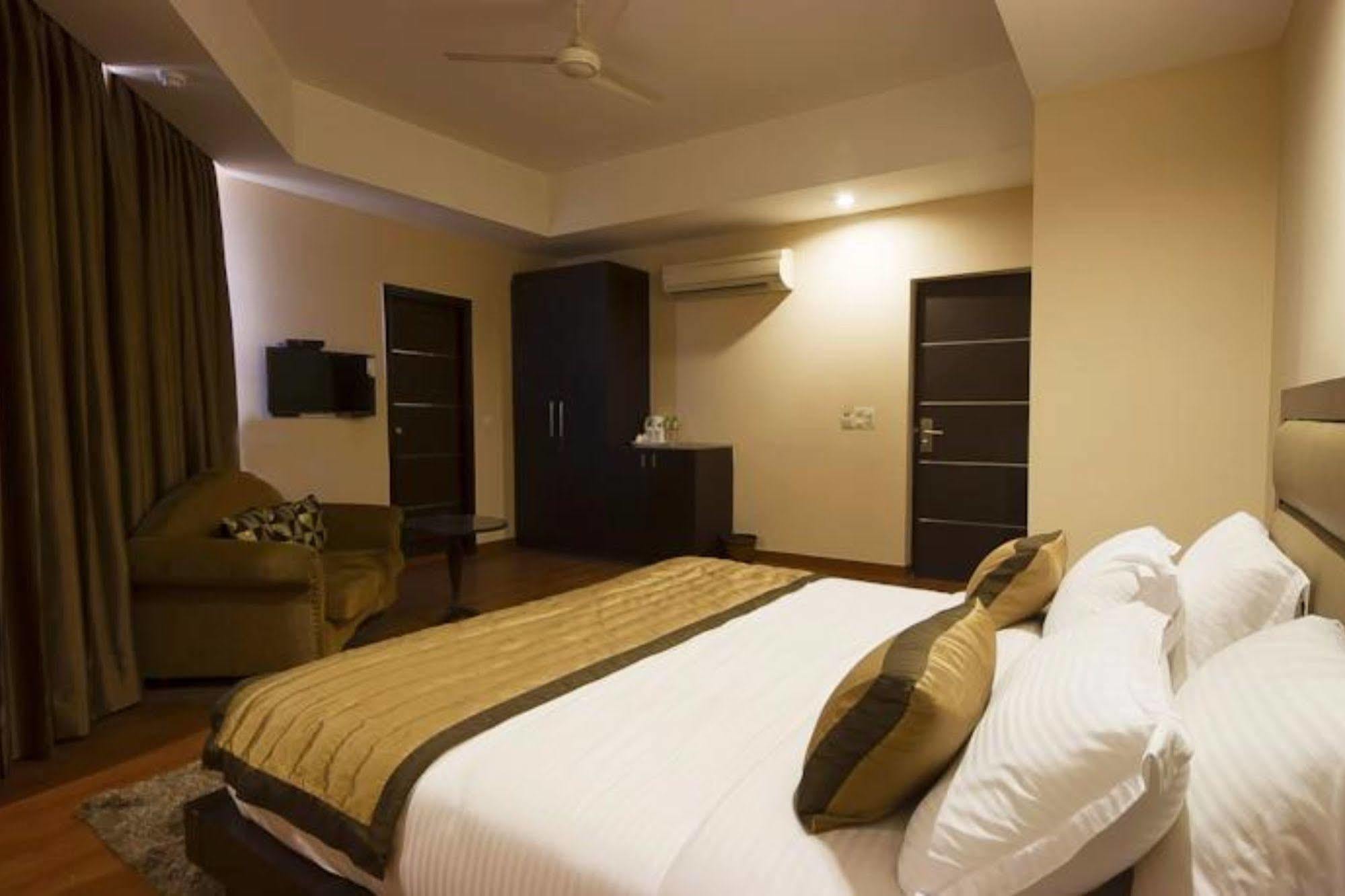 Hotel Aura @Airport Νέο Δελχί Εξωτερικό φωτογραφία