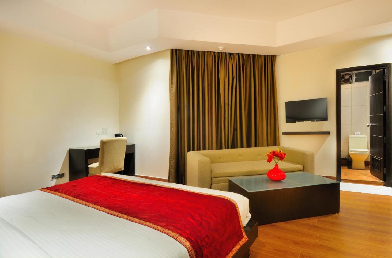 Hotel Aura @Airport Νέο Δελχί Εξωτερικό φωτογραφία